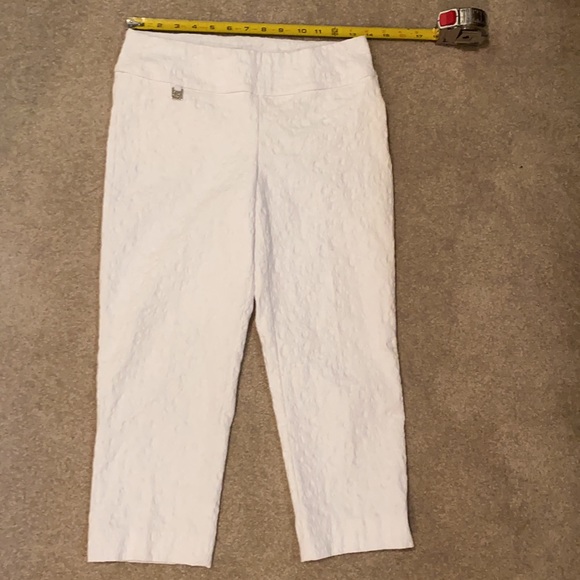 White pull on Capris dressy - Picture 3 of 8